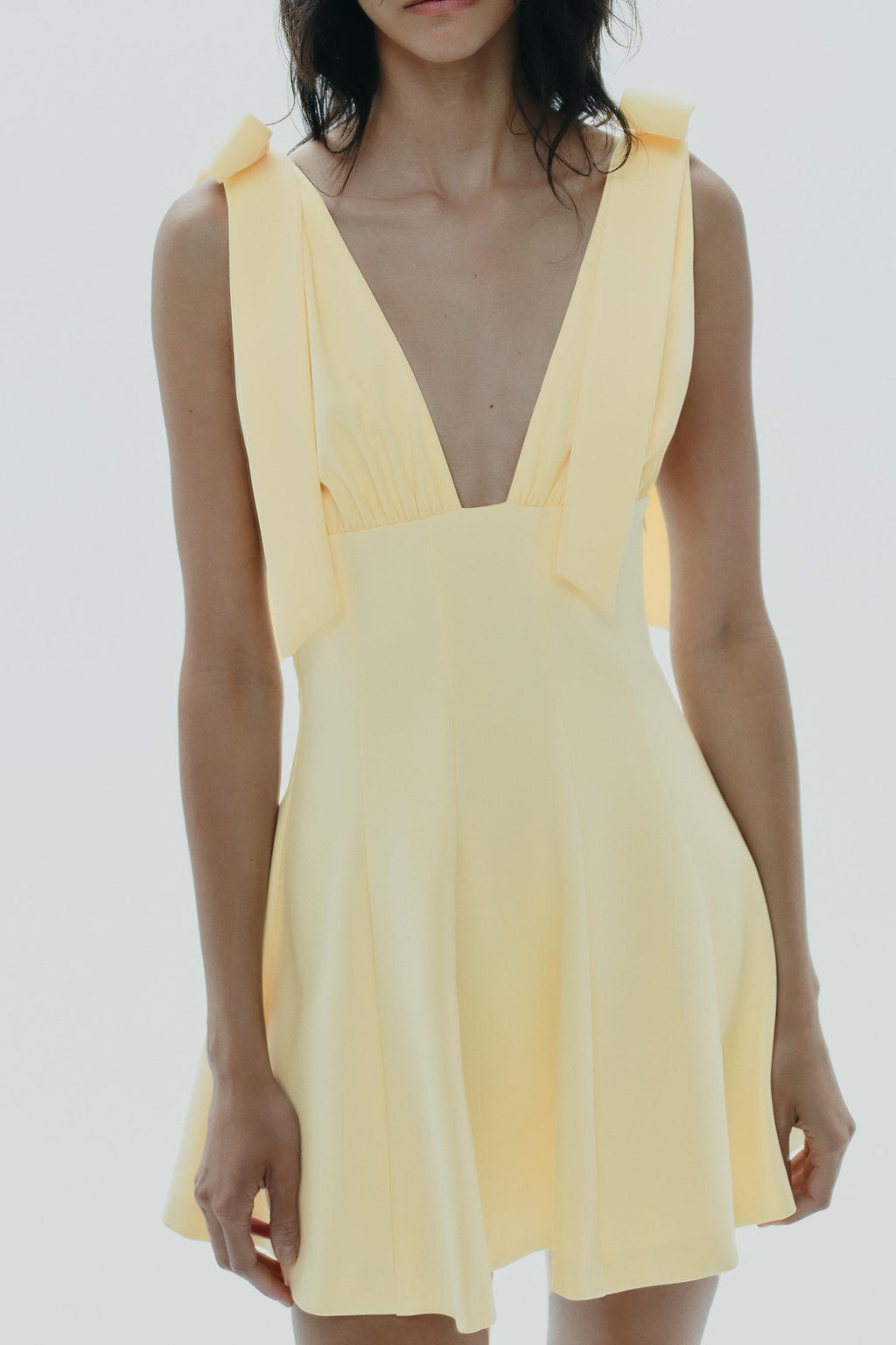 Vestido amarillo Zara